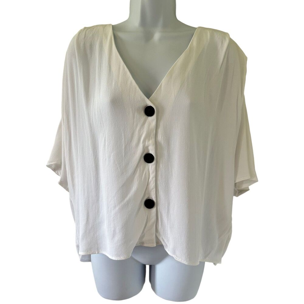 NWT Blu Pepper Day to Day White V-Neck Crinkle Short Sleeve Button Down Top – L